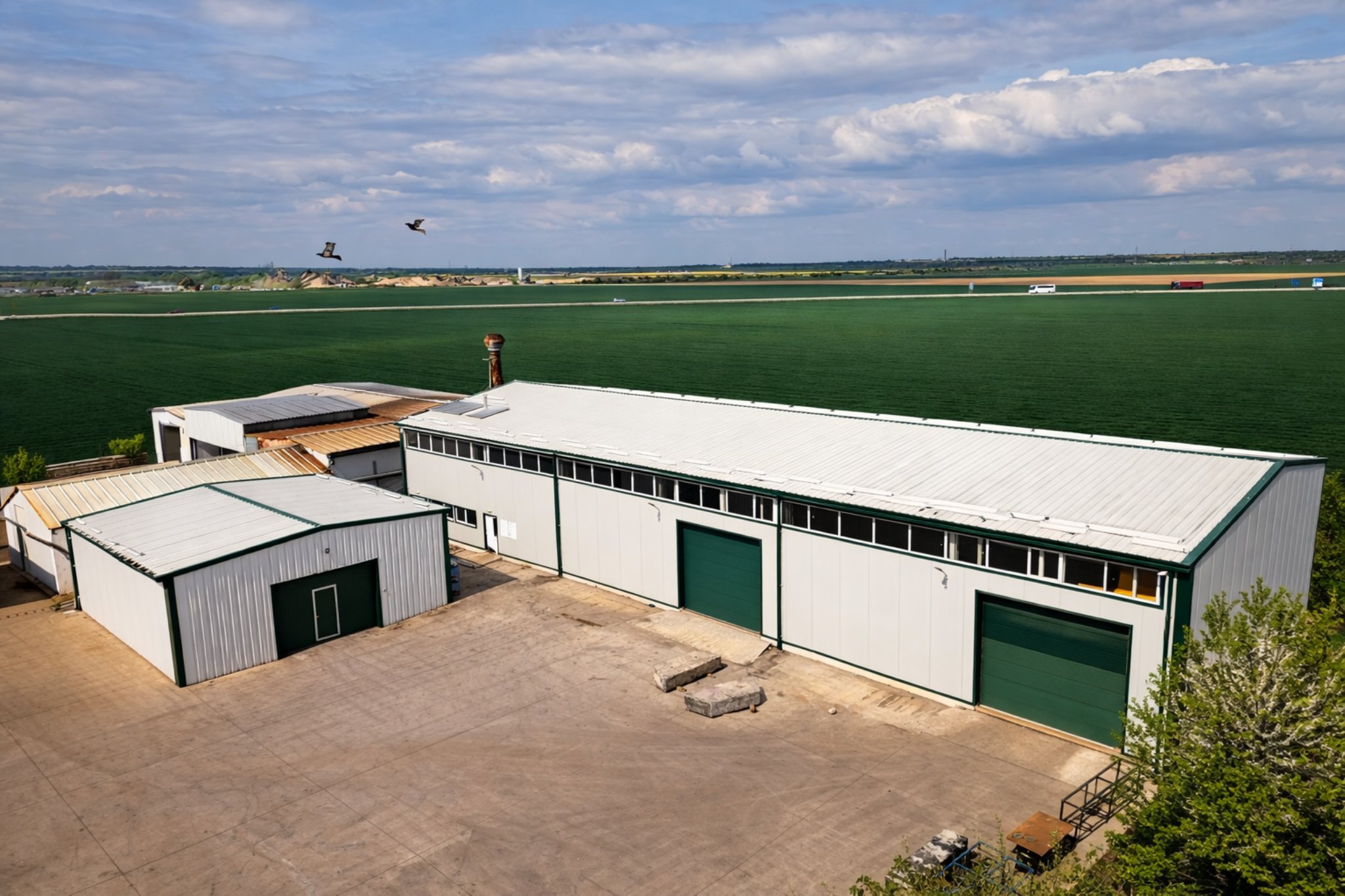 2_Complex industrial - Hala de productie - de depozitare -   Pret : 2 Milioane Euro 