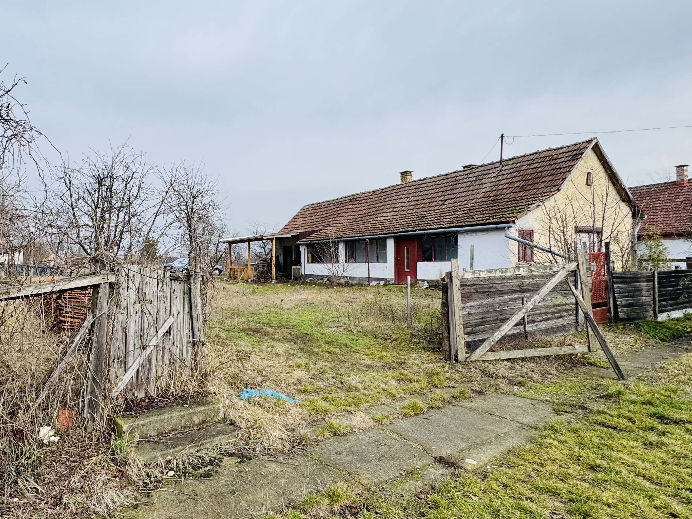 2_Casă țărănească la 10 km de Oradea - Teren 2000mp - 33 500 €