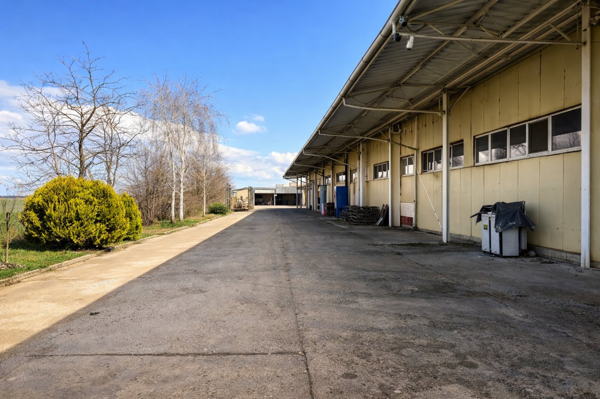3_Complex industrial - Hala de productie - de depozitare -   Pret : 2 Milioane Euro 
