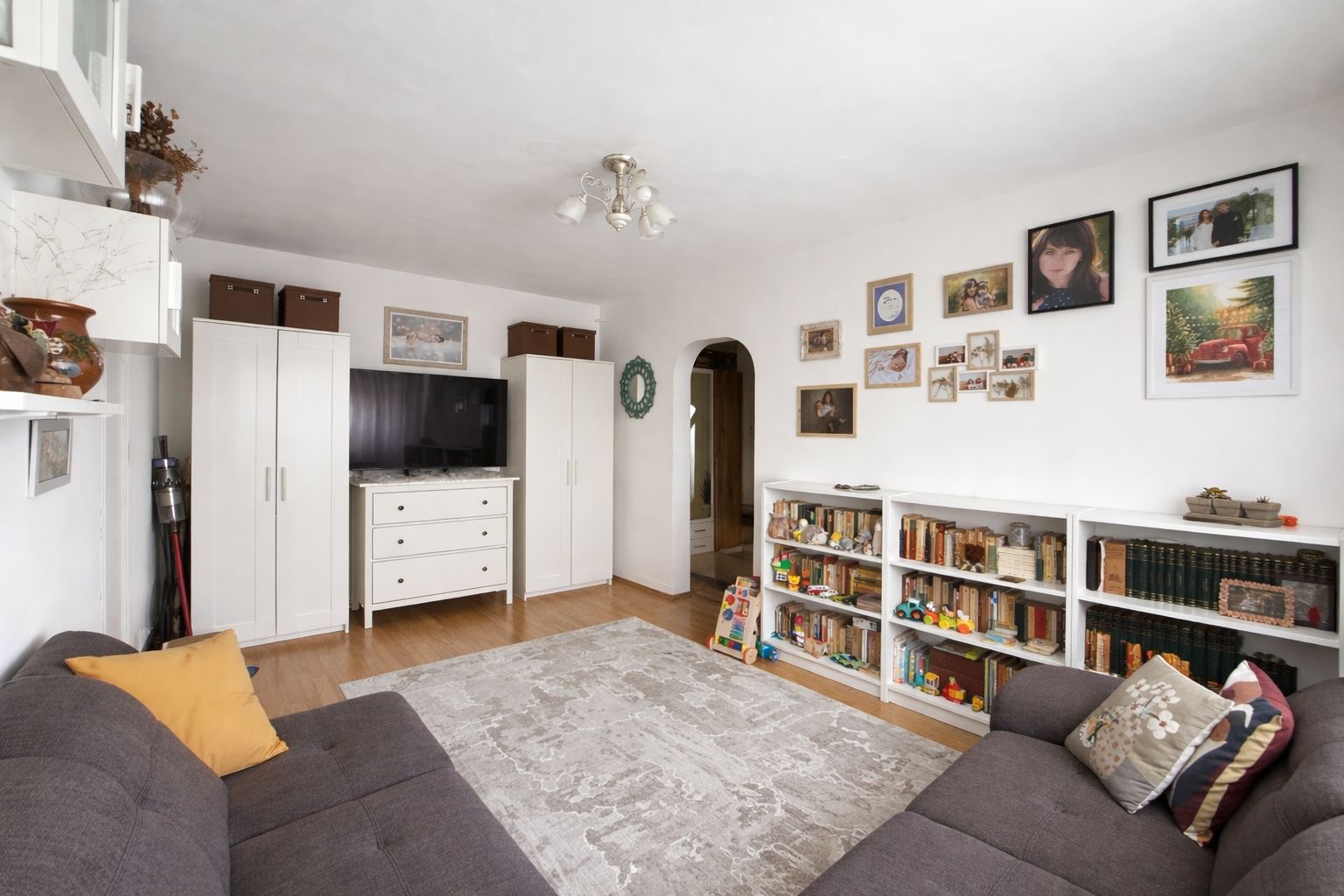 7_DE ÎNCHIRIAT – Apartament cu 2 camere - 350€/ lună 