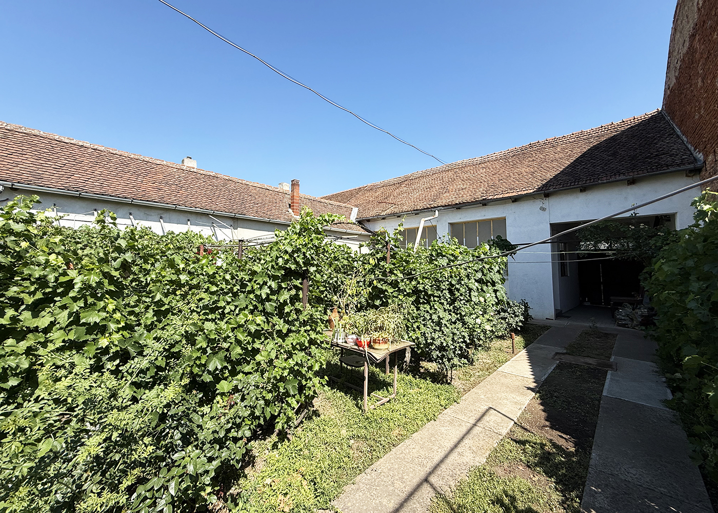 2_Casa solida in inima orasului Salonta - 119.900 €