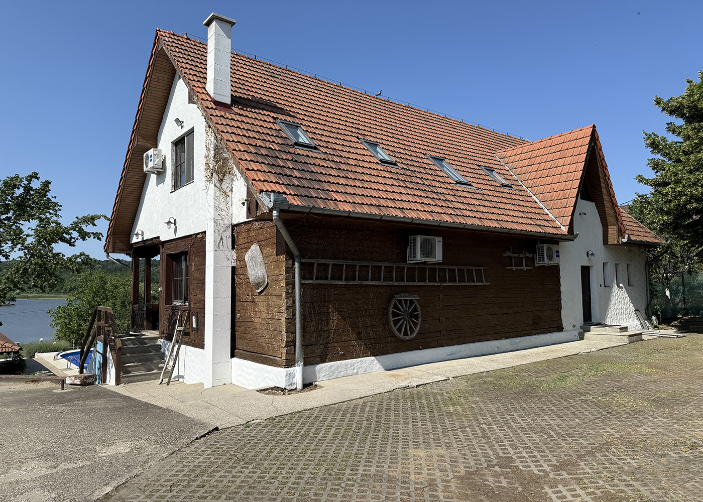 2_Casa / Restaurant / Pensiune / Piscina - Pe malul lacului din Paleu - 495.000 €