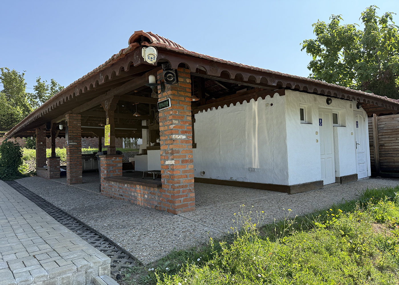 4_Casa / Restaurant / Pensiune / Piscina - Pe malul lacului din Paleu - 495.000 €