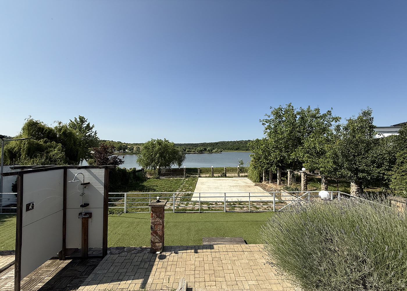 6_Casa / Restaurant / Pensiune / Piscina - Pe malul lacului din Paleu - 495.000 €