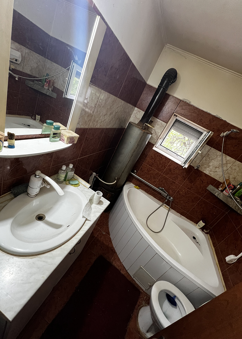 3_Casă cu teren generos de 2.877 mp langa padure.