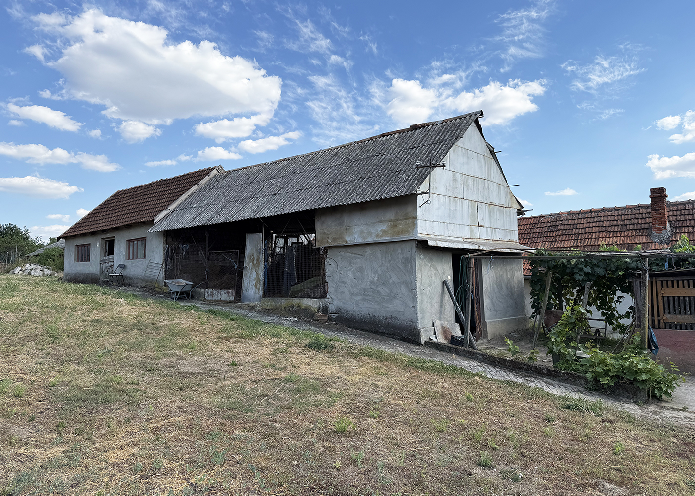 4_Casa cu teren 8000 mp. - Cetariu - 133.000 €