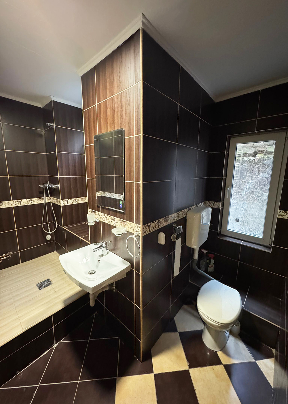 2_DE VANZARE / DE INCHIRIAT - Ap. 3 camere - Ultracentral - Cladire istorica  