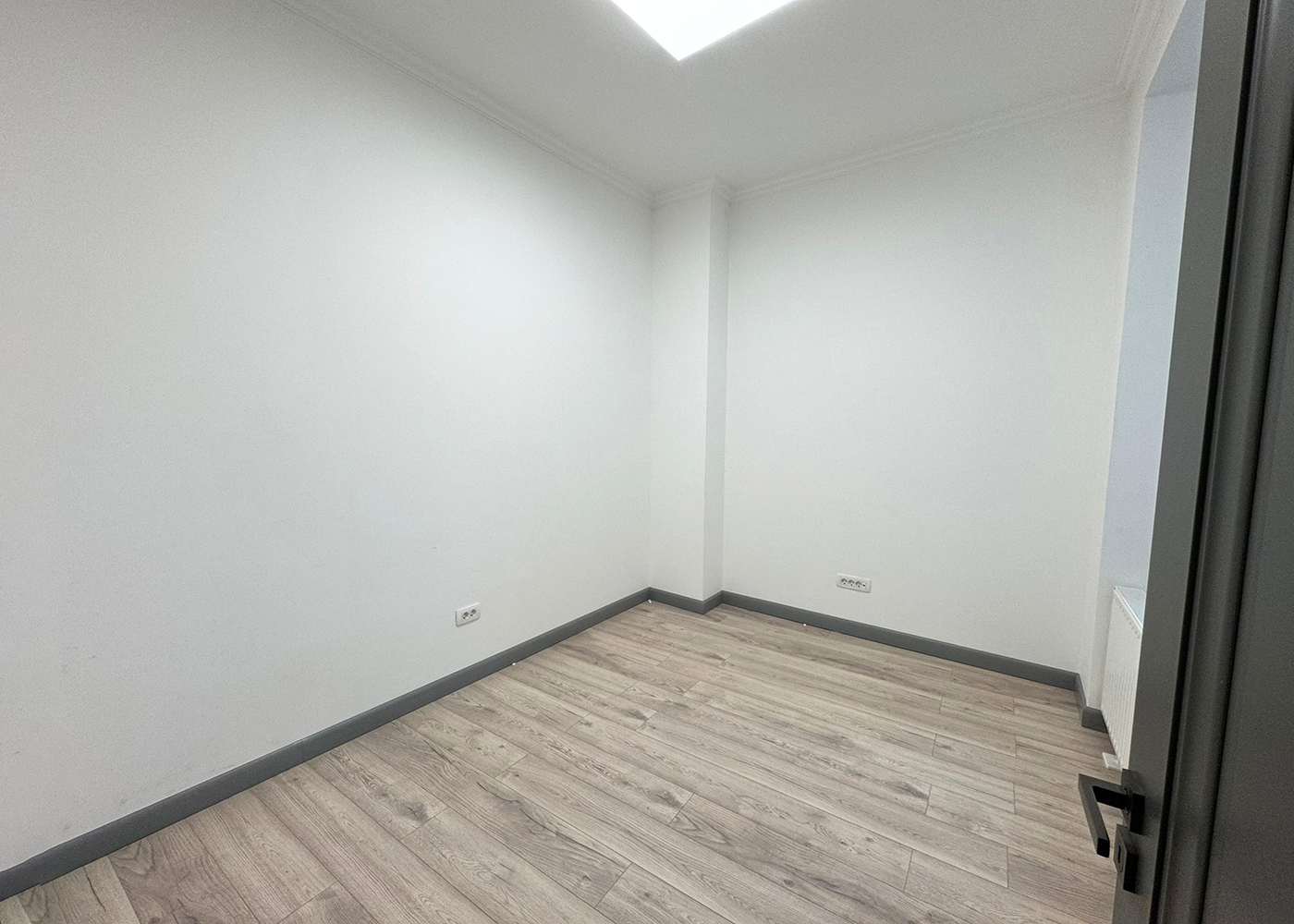 3_DE VANZARE / DE INCHIRIAT - Ap. 3 camere - Ultracentral - Cladire istorica  