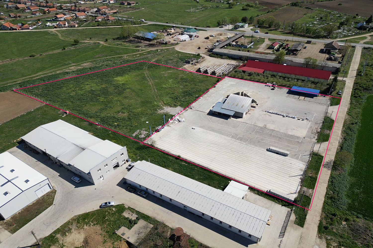 3_Spatiu comercial / Industrial / Teren betonat  - 590.000 €