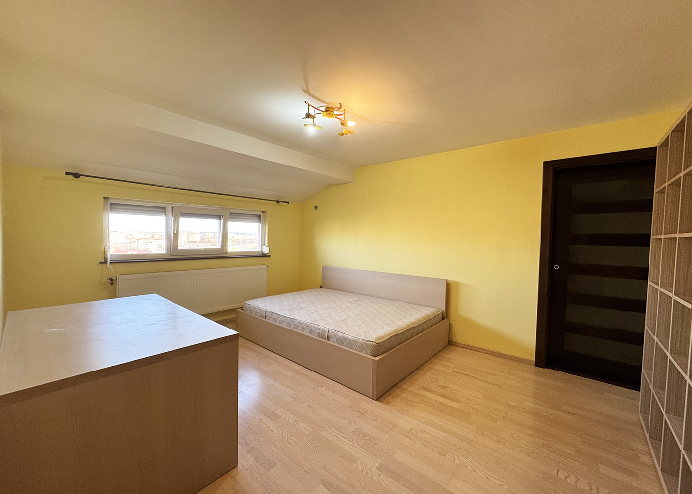 3_Apartament cu 4 camere - zona Centrala - Mansarda - 104.900 €